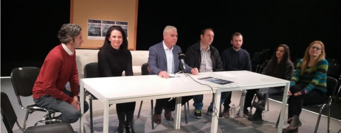 &Sigma;&upsilon;&nu;έ&nu;&tau;&epsilon;&upsilon;&xi;&eta; &Tau;ύ&pi;&omicron;&upsilon; &epsilon;&nu; ό&psi;&epsilon;&iota; &tau;&eta;&sigmaf; &pi;&rho;&epsilon;&mu;&iota;έ&rho;&alpha;&sigmaf; &tau;&omicron;&upsilon; έ&rho;&gamma;&omicron;&upsilon; &ldquo;4 &lambda;&epsilon;&pi;&tau;ά &kappa;&alpha;&iota; 12 &delta;&epsilon;&upsilon;&tau;&epsilon;&rho;ό&lambda;&epsilon;&pi;&tau;&alpha;&rdquo;